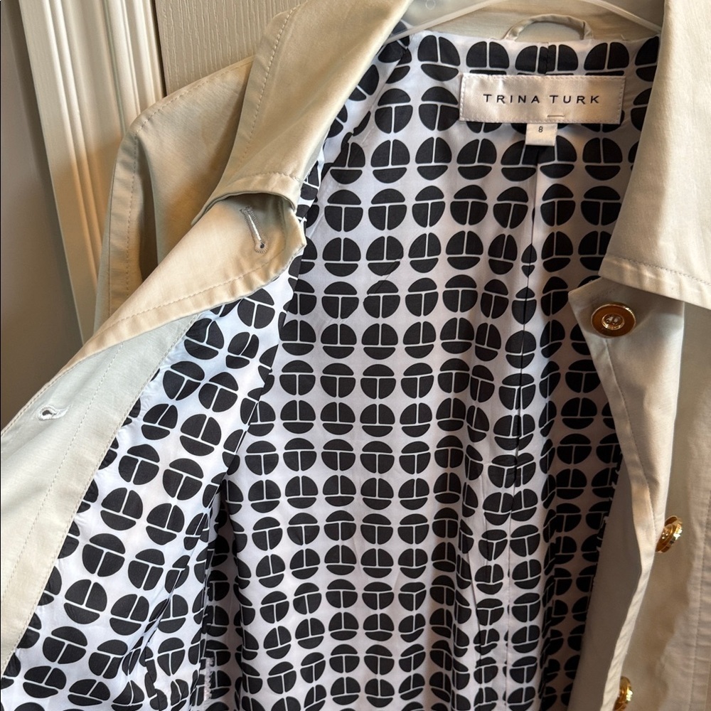 Trina Turk Beige Trench Coat with Gold Accents. Size 8 - Picture 6 of 7